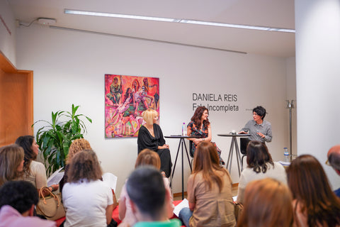 Conversa com a artista e a curadora