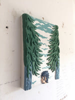 Procuro ser silencioso, mas os galhos no chão denunciam como sou pouco habilidoso