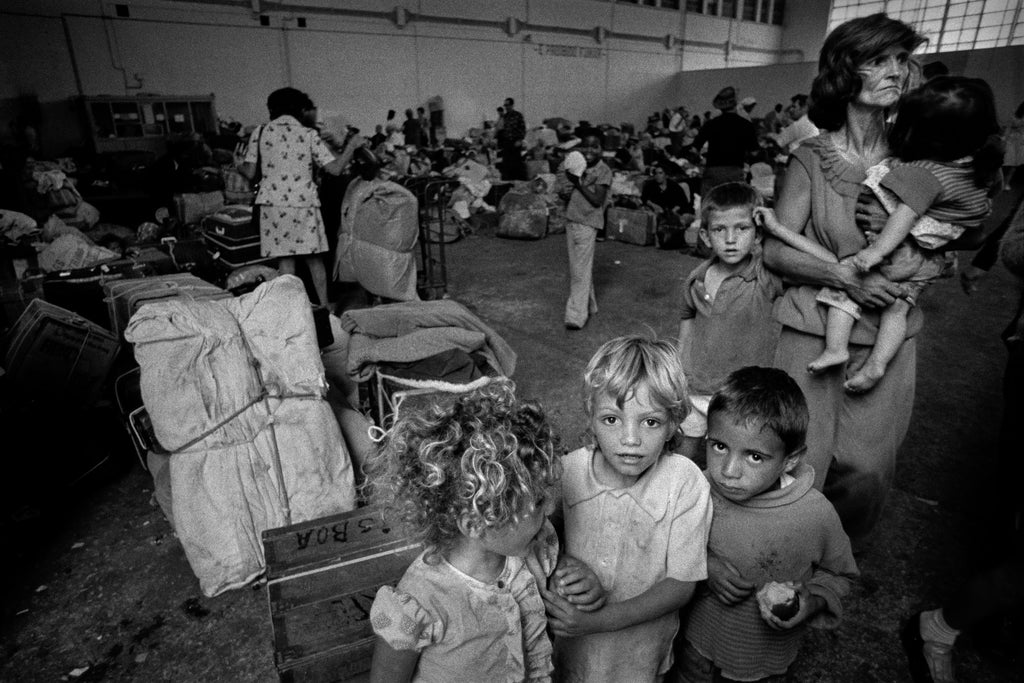 Angola, 1975
