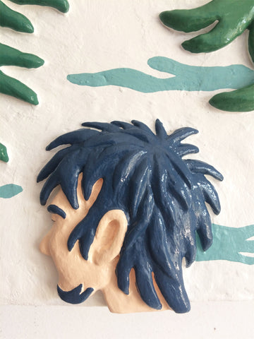 Procuro ser silencioso, mas os galhos no chão denunciam como sou pouco habilidoso