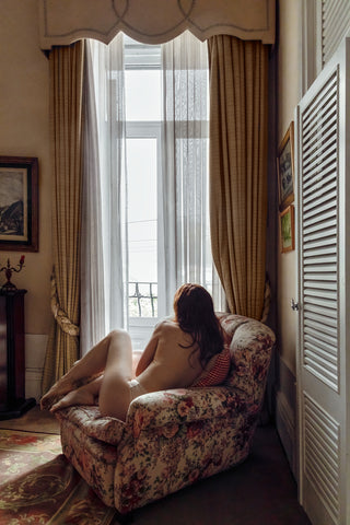 Female figure reclining I