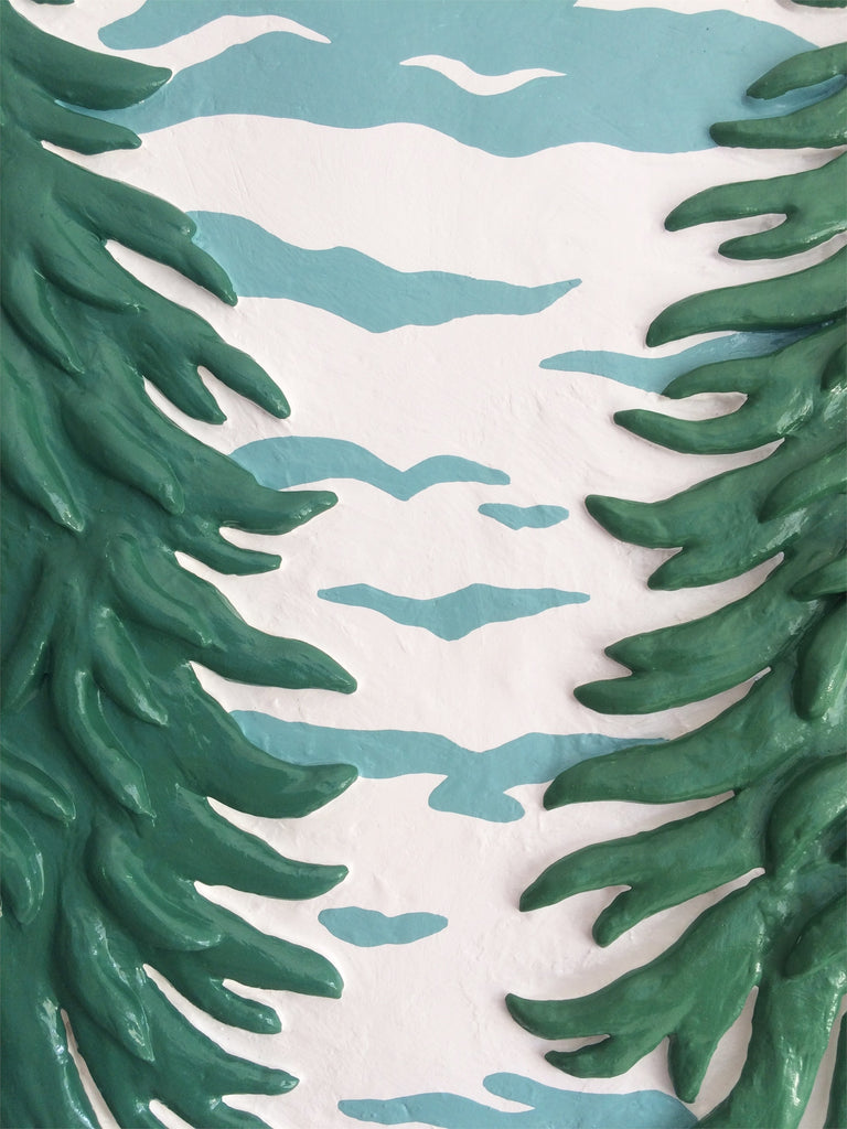 Procuro ser silencioso, mas os galhos no chão denunciam como sou pouco habilidoso